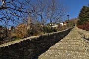 24 'Salita dello Scorlazzino', ultima rampa con vista sul Tempio dei Caduti di Sudorno